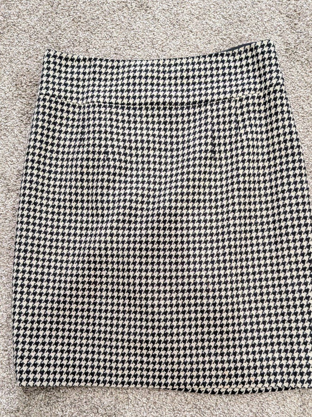 Banana Republic Wool Houndstooth Skirt, Size 6